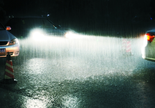 夜雨的说说心情说说 夜晚下雨的说说唯美句子