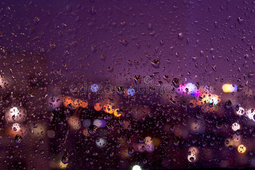 秋雨的夜晚心情说说 适合雨夜发的说说