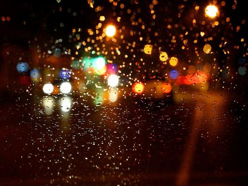 关于夜雨的伤感句子 适合雨夜的伤感句子
