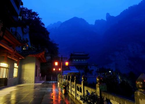 关于雨夜的伤感说说 最适合夜深下雨的说说