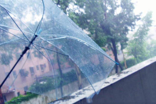 窗外下着雨心情说说 下雨天的说说朋友圈